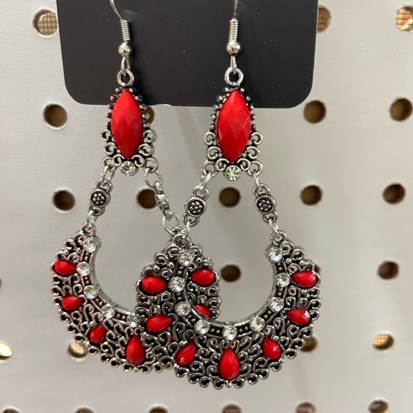 Aretes - Picture 1 of 1